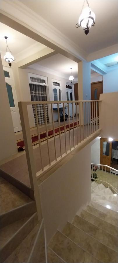 Hostel Gomani Batoumi Extérieur photo